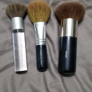 Cosmetic brushes
